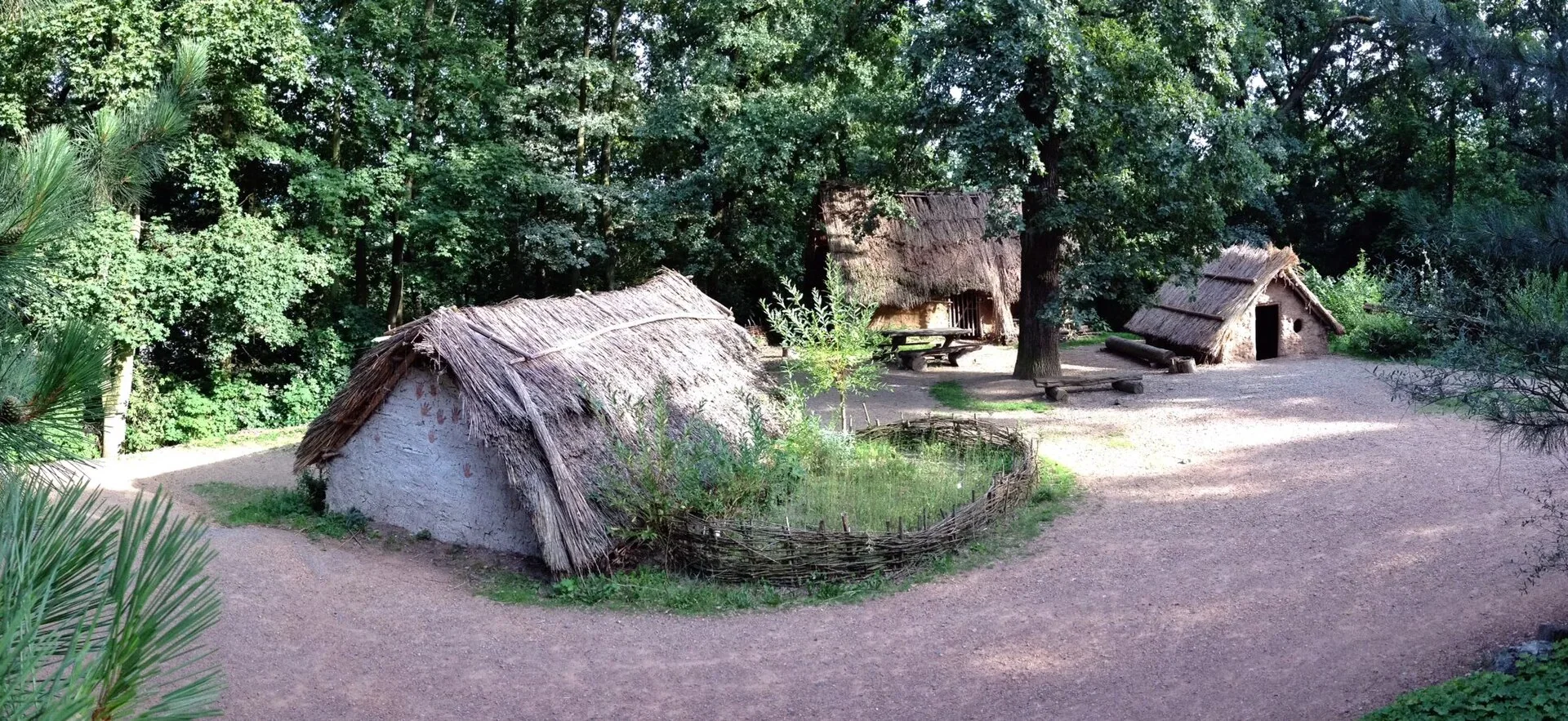 Fotografie místa Pravěká osada v Zoologické a botanické zahradě města Plzně