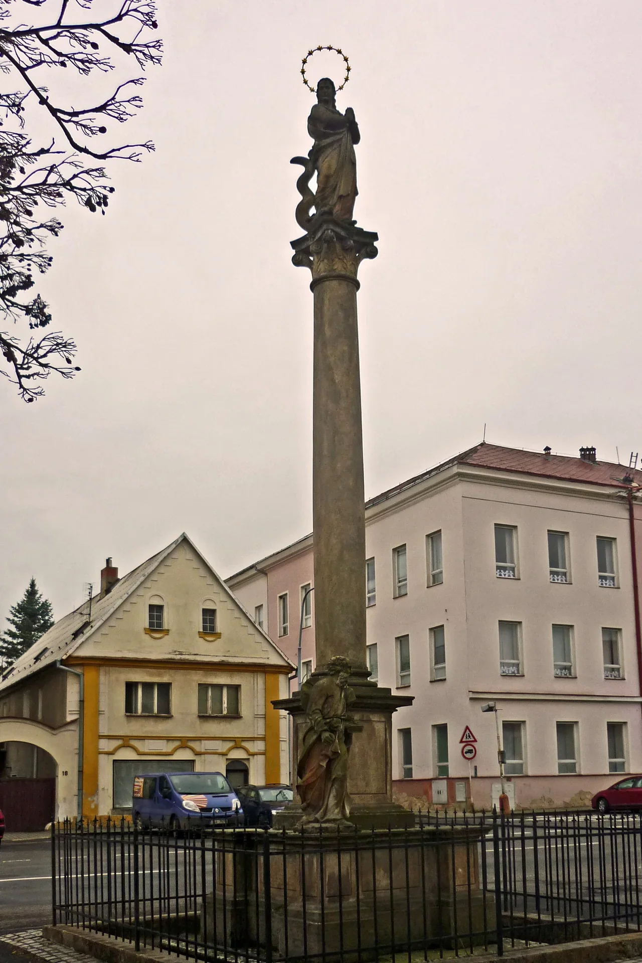 Fotografie místa Mariánský sloup na Husově náměstí v Chabařovicích