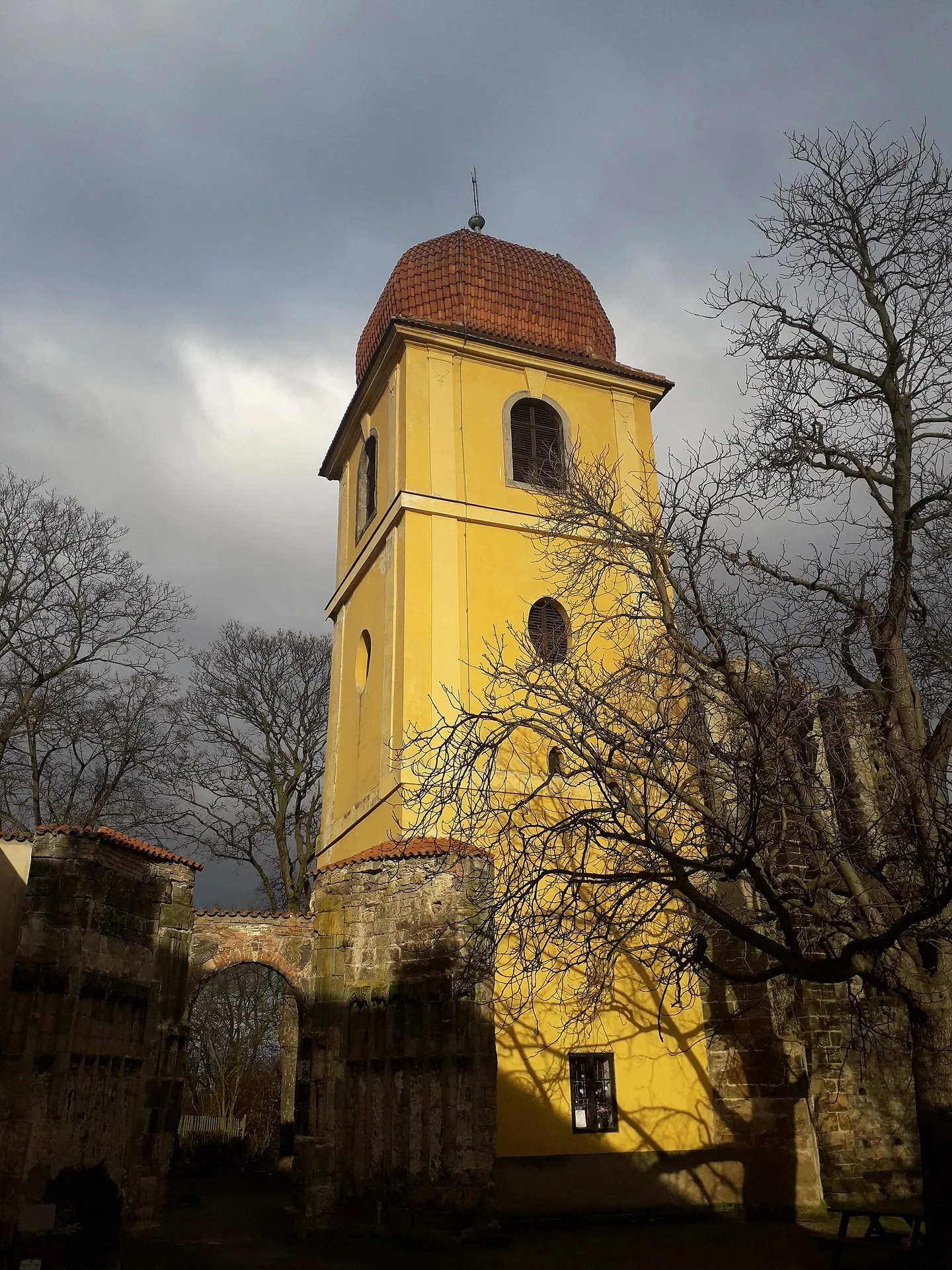 Fotografie místa nedostavěný chrám Panny Marie